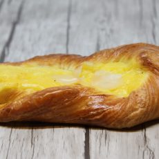 treccia per la colazione crema e mandorle