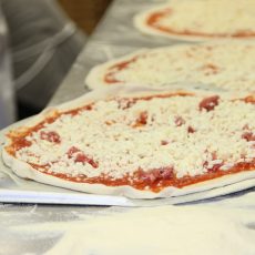 preparazione delle pizze